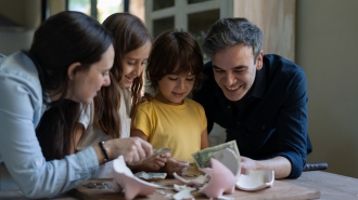 Enfants et argent : à chaque âge les bons outils